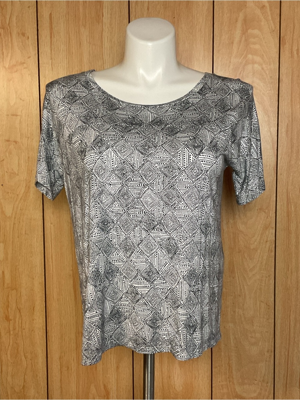 Old Navy Black & White Geometric Short-Sleeve Blouse SZ - M